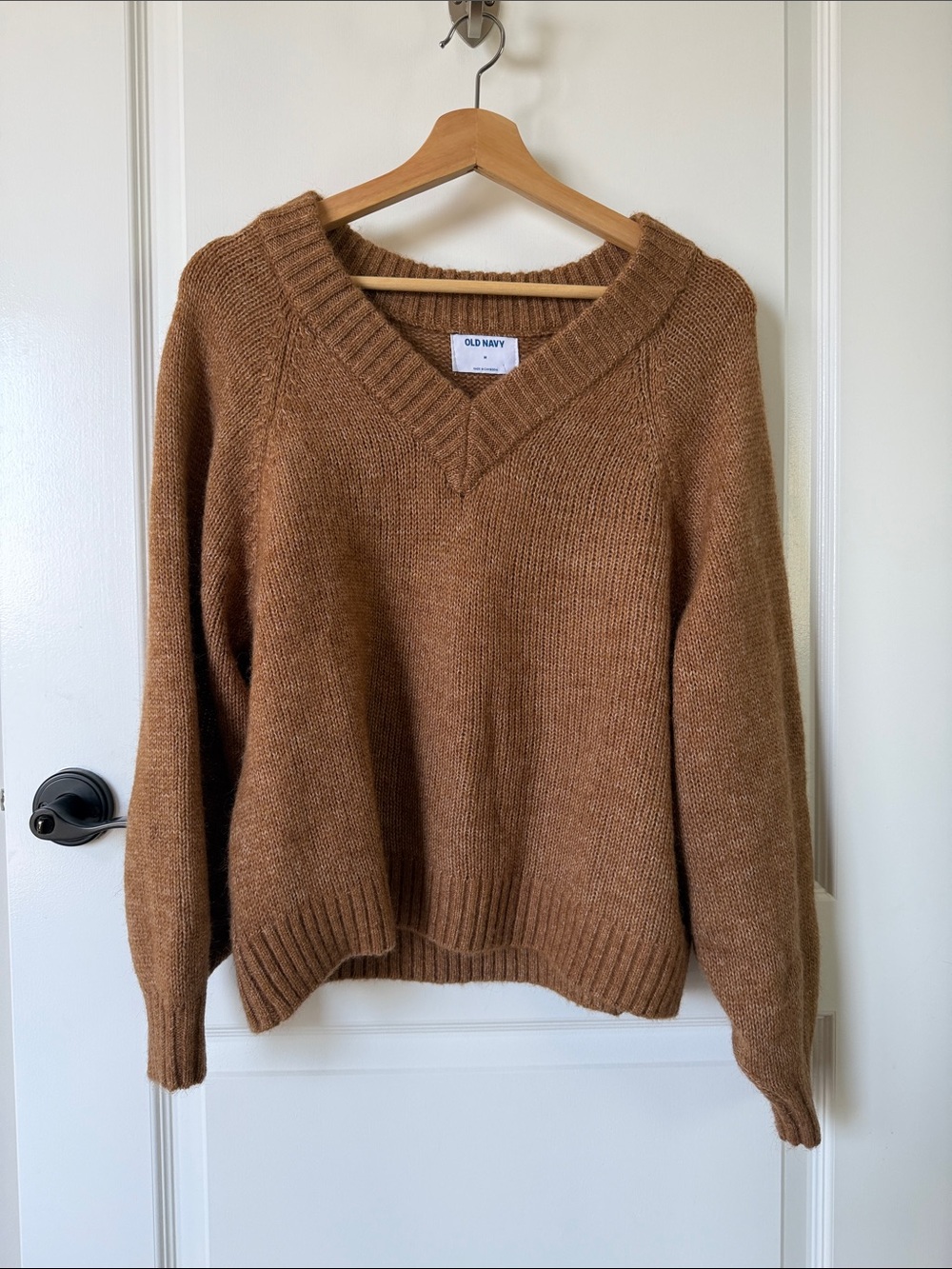 Old Navy Men's V-Neck Sweater in Camel Brown